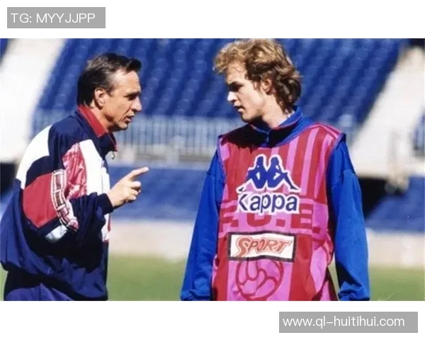 巴萨选择克鲁伊夫球场右侧替补席,巧妙施压边裁,展现战术智慧 巴萨选择克鲁伊夫球场右侧替补席,巧妙施压边裁,展现战术智慧